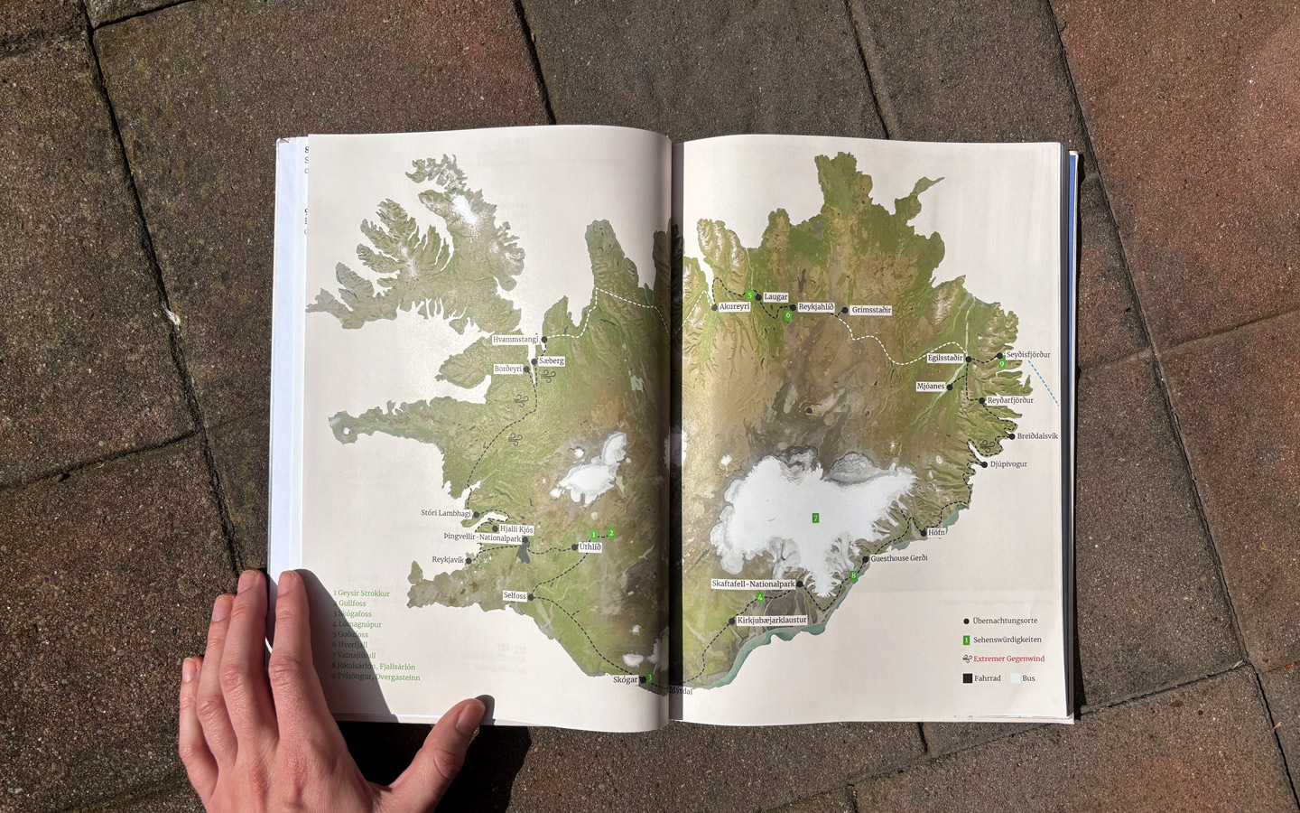 Übersichtskarte von Island im echten Buch